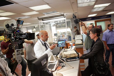 Stanley Tucci, Maura Tierney - ER - In a Different Light - Making of