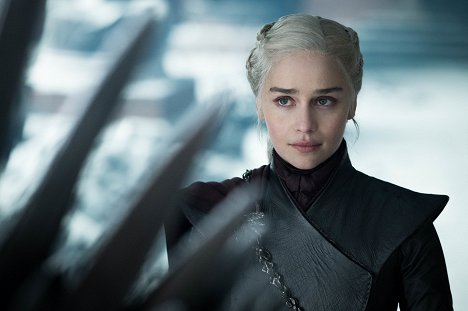 Emilia Clarke - Game of Thrones - The Iron Throne - Photos