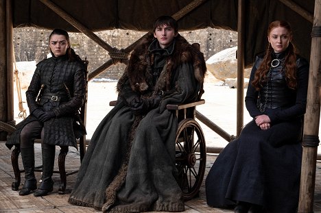 Maisie Williams, Isaac Hempstead-Wright, Sophie Turner - Game of Thrones - The Iron Throne - Photos
