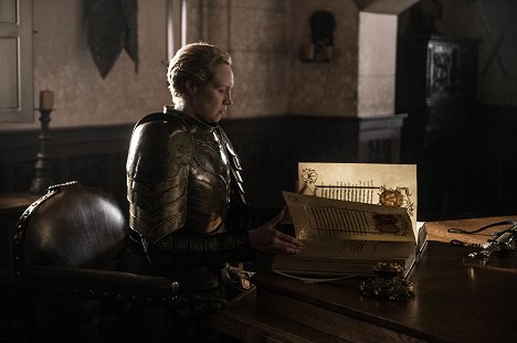 Gwendoline Christie - Game of Thrones - The Iron Throne - Photos