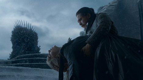Emilia Clarke, Kit Harington - Game of Thrones - The Iron Throne - Van film