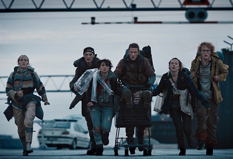 Jessica Dinnage, Lukas Løkken, Angela Bundalovic, Mikkel Boe Følsgaard, Alba August, Sonny Lindberg - The Rain - Évitez la ville - Film