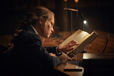 Teresa Palmer - Čas čarodějnic - Epizoda 1 - Z filmu