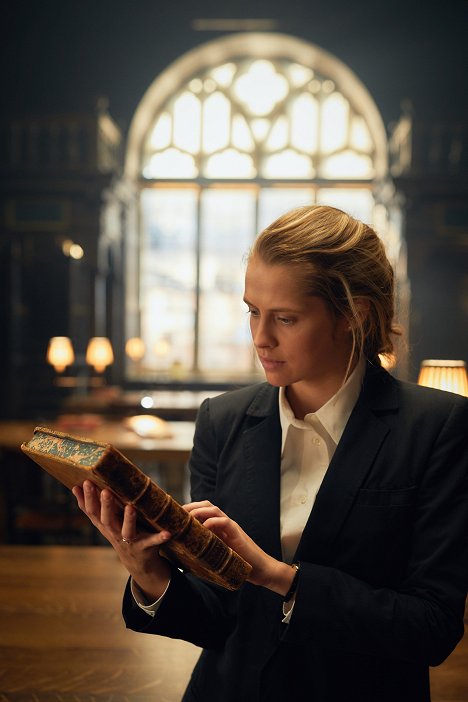 Teresa Palmer - A Discovery of Witches - Episode 1 - Photos