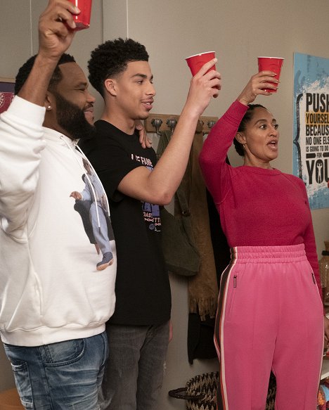 Anthony Anderson, Marcus Scribner, Tracee Ellis Ross - Black-ish - Relatively Grown Man - Photos