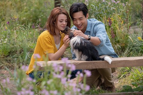 Kathryn Prescott, Henry Lau - Mes autres vies de chien - Film