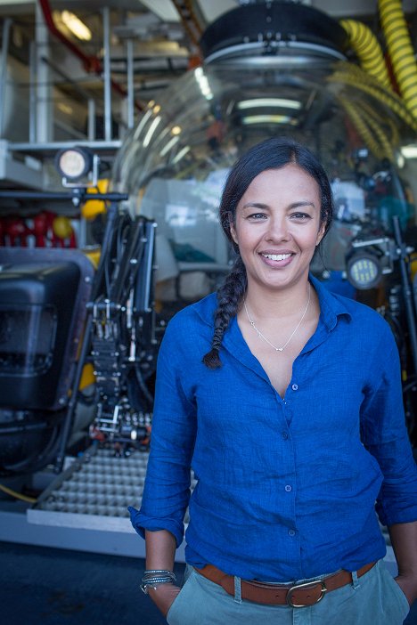 Liz Bonnin - Galapagos - Promo