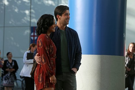 Christina Milian, Josh Peck - Grandfathered - The Cure - Z filmu