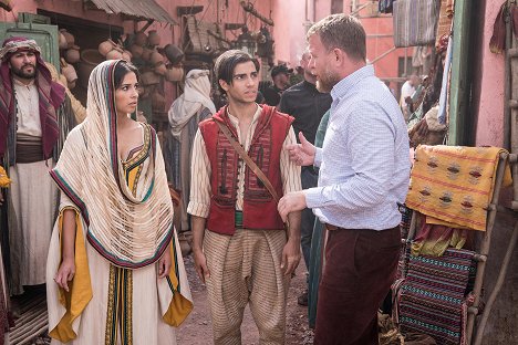 Naomi Scott, Mena Massoud, Guy Ritchie - Aladin - Z natáčení