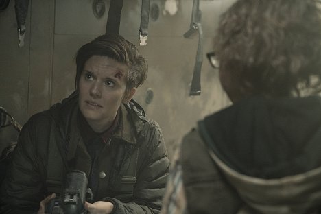 Maggie Grace - Fear the Walking Dead - Here to Help - Photos