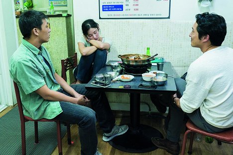 Ah-in Yoo, Jong-seo Jun, Steven Yeun - Płomienie - Z filmu