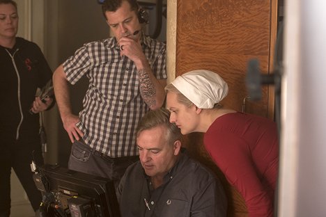 Mike Barker, Elisabeth Moss - The Handmaid's Tale - Night - De filmagens