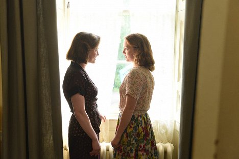 Anna Paquin, Holliday Grainger - Tell It to the Bees - Film
