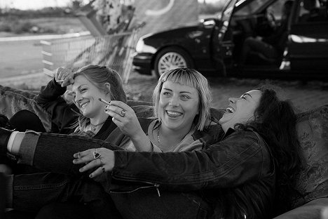 Gemma McElhinney, Rachel Jackson, Amy Manson - Lüktetés - Filmfotók