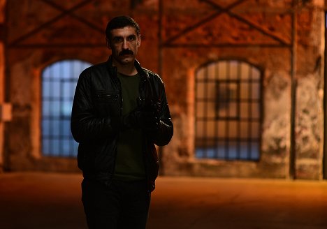 Haydar Koyel - Halka - Ayın Karanlık Yüzü - Photos