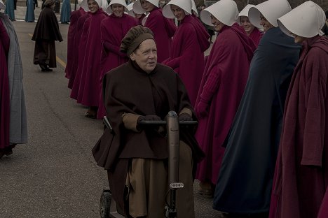 Ann Dowd - A szolgálólány meséje - God Bless the Child - Filmfotók