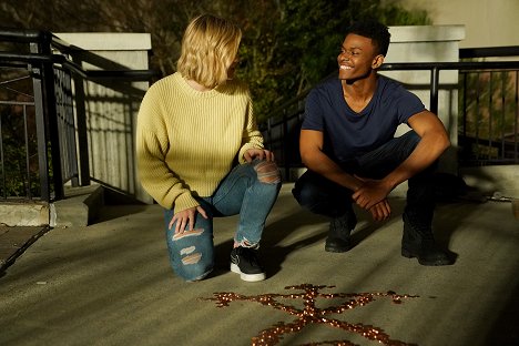 Olivia Holt, Aubrey Joseph - Cloak & Dagger - Level Up - Z filmu