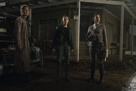 Jenna Elfman, Alycia Debnam-Carey, Danay Garcia - Živí mrtví: Počátek konce - Humbug's Gulch - Z filmu