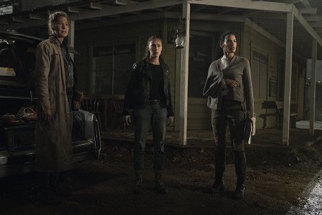 Jenna Elfman, Alycia Debnam-Carey, Danay Garcia - Fear the Walking Dead - Humbug's Gulch - Van film