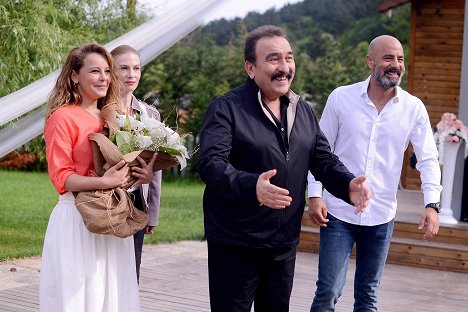 Vildan Atasever, Ümit Besen, Tayanç Ayaydın - Tek Yürek - Episode 17 - Kuvat elokuvasta