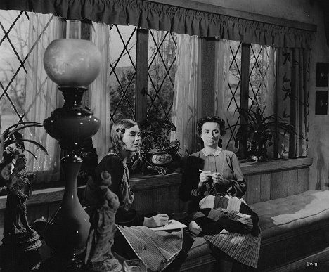 Dorothy McGuire, Mildred Natwick - The Enchanted Cottage - Film