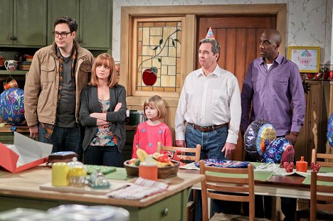 Nelson Franklin, Jayma Mays, Beau Bridges, J.B. Smoove - The Millers - Carol's Surprise - Photos