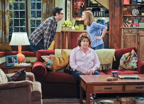 Nelson Franklin, Margo Martindale, Jayma Mays - The Millers - 0072 - Photos