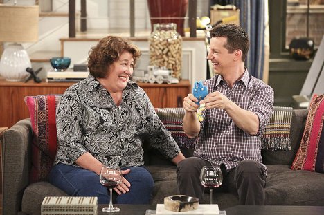 Margo Martindale, Sean Hayes - The Millers - Movin' Out (Carol's Song) - Photos