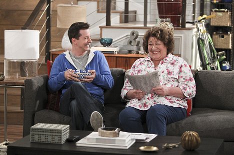 Sean Hayes, Margo Martindale - The Millers - You Are the Wind Beneath My Wings, Man - Photos