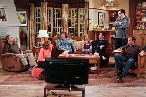 Beau Bridges, Jayma Mays, Margo Martindale, Sean Hayes, Nelson Franklin, Will Arnett - The Millers - Con-Troversy - Photos