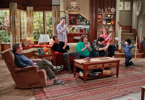 Beau Bridges, Will Arnett, Sean Hayes, Margo Martindale, Nelson Franklin, Jayma Mays - The Millers - Louise Louise - Photos