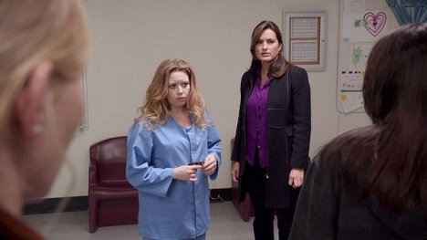 Natasha Lyonne, Mariska Hargitay - Law & Order: Special Victims Unit - Ausgenutzt - Filmfotos