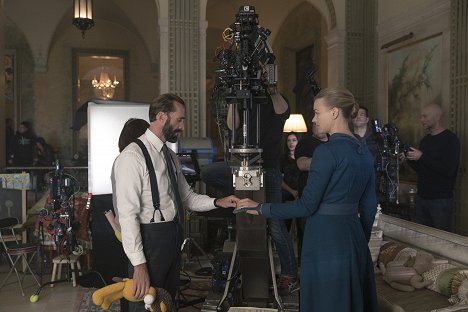 Joseph Fiennes, Yvonne Strahovski - The Handmaid's Tale - Haushalt - Dreharbeiten