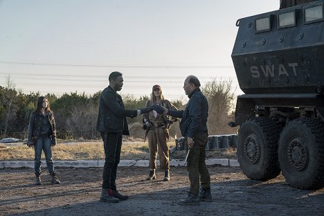 Alexa Nisenson, Colman Domingo, Mo Collins, Rubén Blades - Fear the Walking Dead - Skidmark - Film