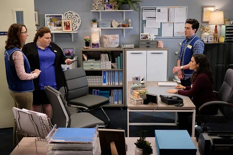 Chrissy Metz, Ben Feldman, America Ferrera - Superstore - #Cloud9fail - Photos