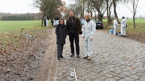 Claudia Schmutzler, Dominic Boeer, Silke Matthias - SOKO Wismar - Bittere Weihnachten - Filmfotók
