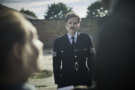 Shaun Evans - Nuori Morse - Pylvään juurella - Kuvat elokuvasta