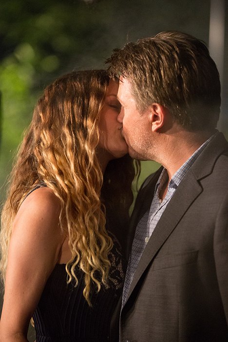 Gina Holden, Lochlyn Munro - Cradle of Lies - Z filmu