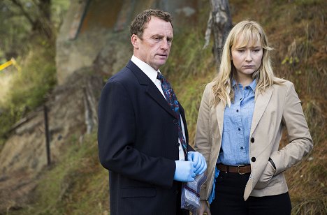 Timothy Balme, Fern Sutherland - The Brokenwood Mysteries - Blood and Water - De la película