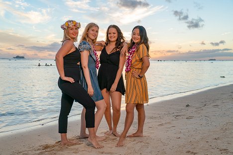 Annika Kangasniemi, Amma Björn, Emma Termonen, Talvikki Eskola - Au pairit Havaijilla - Werbefoto