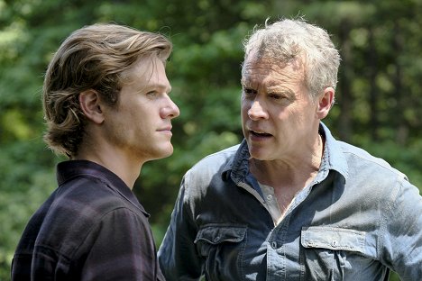 Lucas Till, Tate Donovan - MacGyver - Improvise - Photos