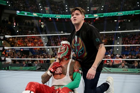Rey Mysterio, Dominik Gutiérrez - WWE Money in the Bank - Photos