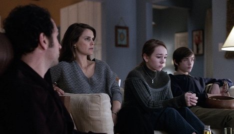 Keri Russell, Holly Taylor - Takoví normální Američané - The Day After - Z filmu