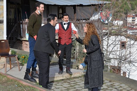 Batuhan Aydar, Kerem Muslugil, Didem Balçın - Yalaza - Episode 16 - Photos