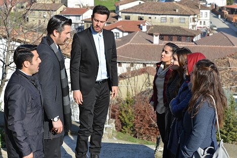 Kerem Muslugil, Mert Carim, Batuhan Aydar, Lalizer Kemaloğlu, Merve Erdoğan - Yalaza - Episode 17 - Filmfotók