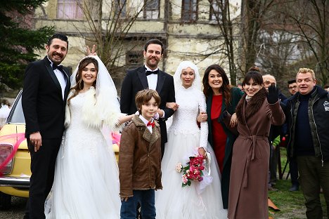 Mert Carim, Batuhan Aydar, Merve Erdoğan, Miray Şahin, İpek Tuzcuoğlu, Ercü Turan - Yalaza - Episode 20 - Forgatási fotók