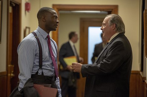 Aldis Hodge, Kevin Dunn - City on a Hill - The Night Flynn Sent the Cops on the Ice - Photos