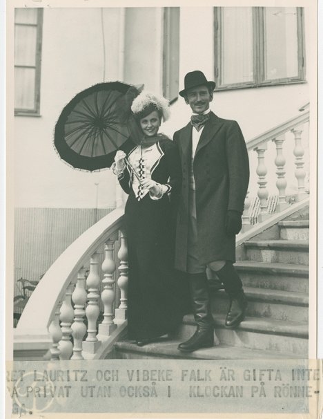 Vibeke Falk, Lauritz Falk - Klockan på Rönneberga - Fotocromos