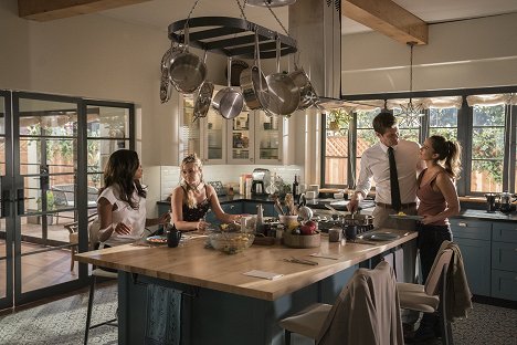 Gabrielle Union, Sophie Reynolds, Jessica Alba - Los Angeles legjobbjai - Pilot - Filmfotók