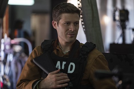 Zach Gilford - L.A.'s Finest - Déjà Vu - Photos